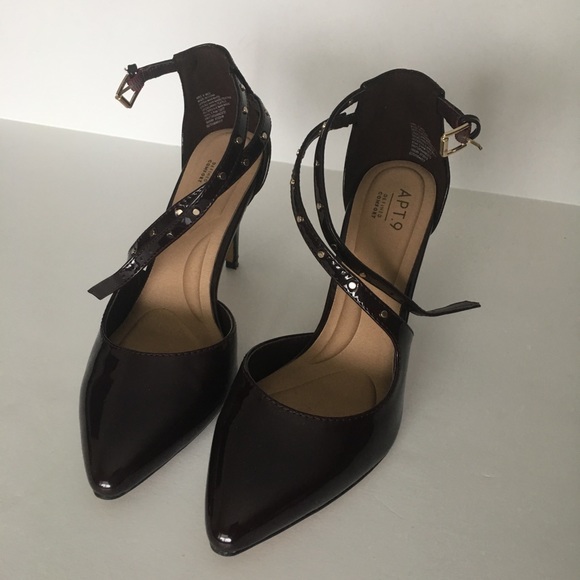 Asymmetrical Pointed-toe Pumps - Picture 6 of 6